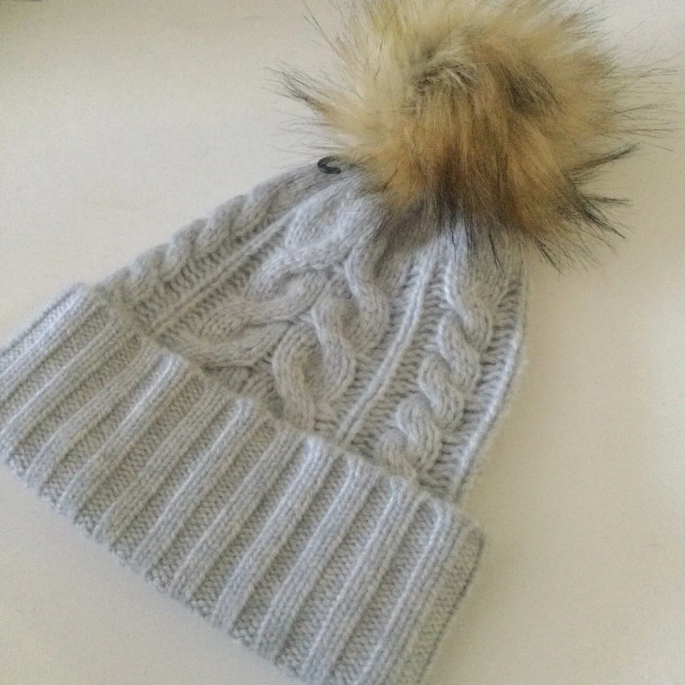 HALOGEN CASHMERE CABLE KNIT CUFFED BEANIE WITH FAUX FUR POMPOM HEATHER GRAY NEW